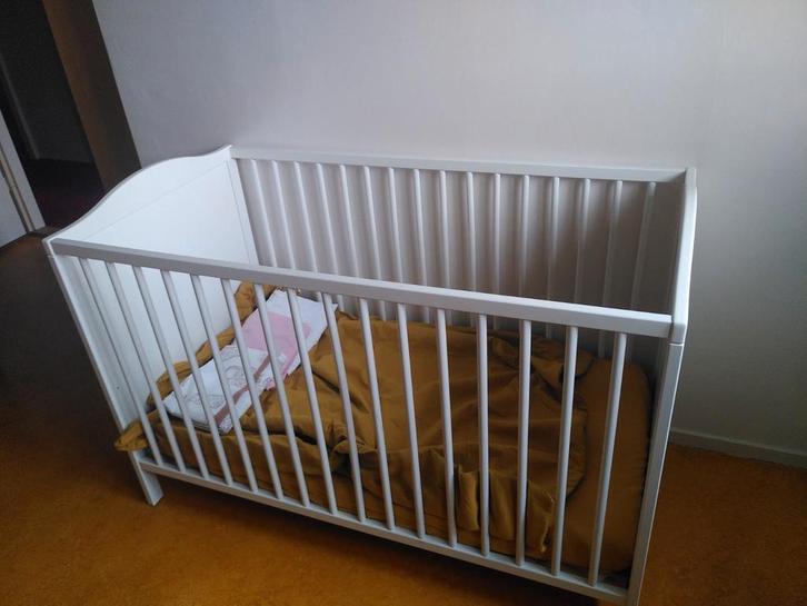 Wit ledikant in zeer goede staat, Kinderen en Baby's, Babywiegjes en Ledikanten, Zo goed als nieuw, Ledikant, Ophalen