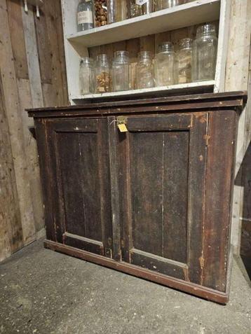 oude boeren kast,dressoir ``WOONWINKEL RUSTIEK`` beschikbaar voor biedingen