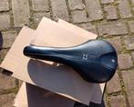 Carbon Fiber Reinforced Fietszadel Evoke Bontrager RL138mm., Ophalen, Nieuw, Zadel