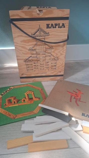 Kapla Houten Bouwstenen + Kleur en Boeken beschikbaar voor biedingen