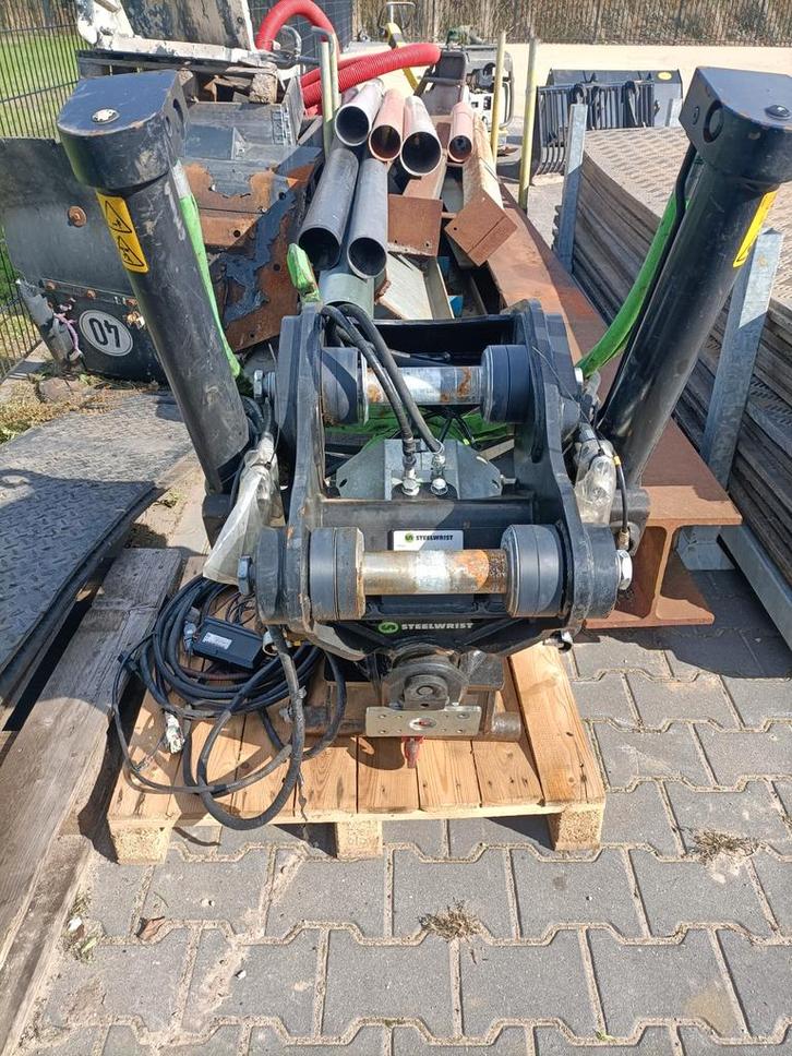 Steelwrist X12 Engcon  SMP Rototilt - Geschikt voor Takeuchi, Zakelijke goederen, Machines en Bouw | Industrie en Techniek, Ophalen of Verzenden