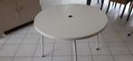 Buitentafel rond. Inklapbaar.Merk Hartman  kleur wit, Tuin en Terras, Tuintafels, Ophalen, Gebruikt, Rond, Kunststof