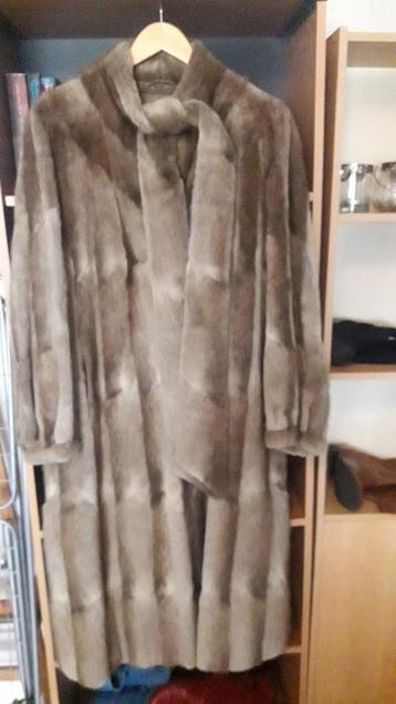 Een design echte dames wolf bontjas en een nerts bont jas. 