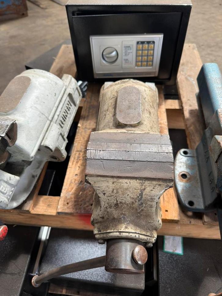 Bankschroef, Doe-het-zelf en Verbouw, Gereedschap | Handgereedschap, Zo goed als nieuw, Ophalen