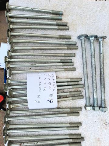 Slotbouten 35 cm lang M19 en meerderen. 15 euro (ophalen) beschikbaar voor biedingen