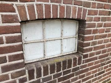 Oude stalraampjes beschikbaar voor biedingen