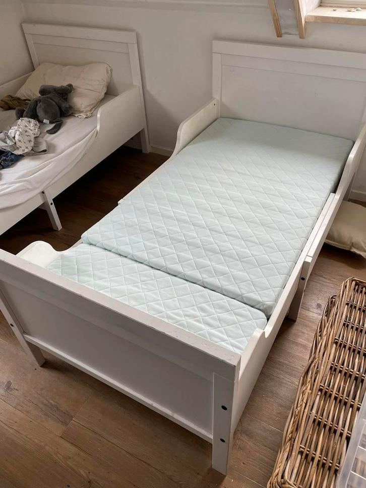Meegroeibed Ikea met matrassen, lattenbodem 2x, Huis en Inrichting, Slaapkamer | Bedden, Gebruikt, Eenpersoons, Hout, Wit, Verstelbaar