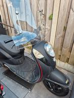 Mio zwarte scooter met helm, Ophalen of Verzenden, Gebruikt, Mio