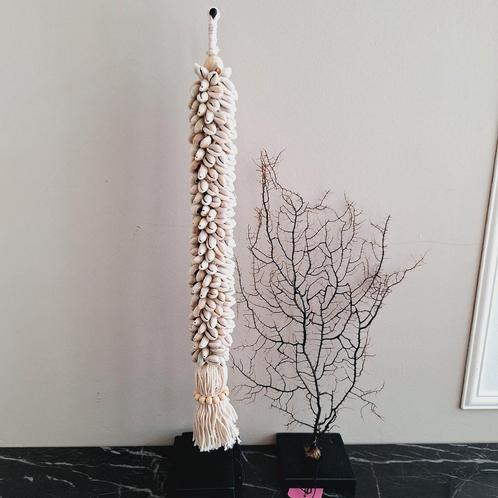 Prachtige beige echte schelpenketting streng op voet ibiza, Huis en Inrichting, Woonaccessoires | Overige, Nieuw, Ophalen of Verzenden