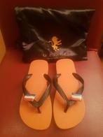 Uzurii voetbal slippers nieuw! Maat 37-38, Slippers, Uzurii, Nieuw, Oranje