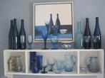 Keukenrekje met divers blauw glaswerk, Antiek en Kunst, Ophalen