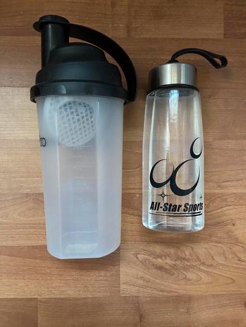 4 splinternieuwe Sport drinkflessen bidons beschikbaar voor biedingen