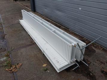 3 lange witte radiatoren beschikbaar voor biedingen