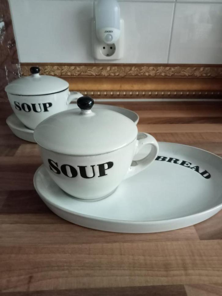 Set van soepkomschotel en broodserveerschaal, Huis en Inrichting, Keuken | Servies, Zo goed als nieuw, Overige stijlen, Keramiek