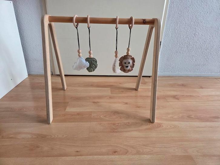 Houten Babygym met Hangers - Leeuw, Blaadje, Wolkje, Maan, Kinderen en Baby's, Speelgoed | Babyspeelgoed, Zo goed als nieuw, Babygym