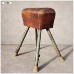 Oude turnbok met metalen poten - mooi sleets, Ophalen