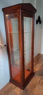 Vitrinekast van Italiaans wortelnoot., Huis en Inrichting, Kasten | Vitrinekasten, Ophalen, Gebruikt, 50 tot 100 cm, Glas