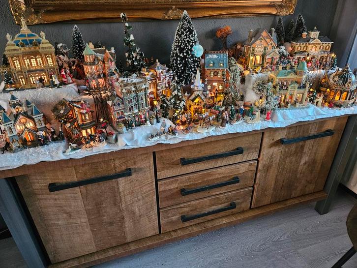 Compleet Lemax Caddington Kerstdorp, Diversen, Kerst, Zo goed als nieuw, Ophalen