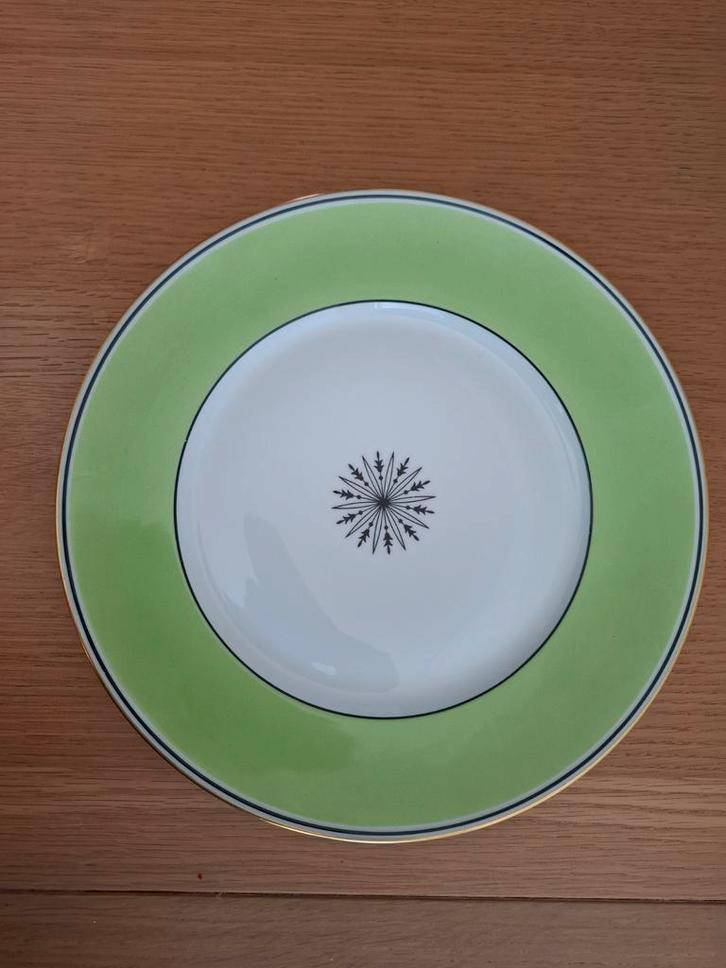 Diner bord van Limoges France Céralene. Groen. Ø 27 cm., Verzamelen, Porselein, Kristal en Bestek, Zo goed als nieuw, Bord of Schaal
