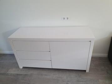 Hoogglans wit dressoir  beschikbaar voor biedingen