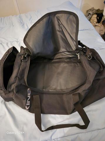 Dakine sporttas / dufflebag zgan.  beschikbaar voor biedingen