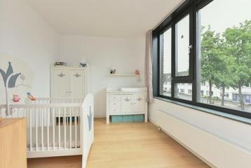 Babykamer compleet bed commode kast beschikbaar voor biedingen