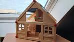 Draagbaar houten poppenhuis met 4 poppetjes en meubeltjes, Kinderen en Baby's, Speelgoed | Poppenhuizen, Poppenhuis, Gebruikt
