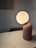 Licht roze / terracota tafellamp van Made, Huis en Inrichting, Lampen | Tafellampen, Ophalen, Zo goed als nieuw, Metaal, Modern