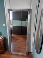 Grote Spiegel met sierlijke zilverkleurige lijst, Ophalen, Zo goed als nieuw, Minder dan 100 cm, Rechthoekig