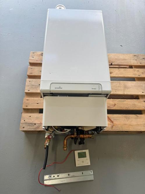 Daikin altherma compleet 8kw hybride warmtepomp  thermostaat, Doe-het-zelf en Verbouw, Verwarming en Radiatoren, Zo goed als nieuw