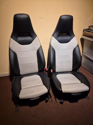 Mercedes A Klasse W177 Interieur - Zwart/Wit Leer beschikbaar voor biedingen