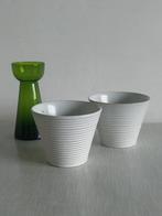 2 Witte vintage ADCO bloempotten  13,5 cm, Gebruikt, Rond, Binnen, Ophalen of Verzenden