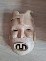 Houten masker, Ophalen