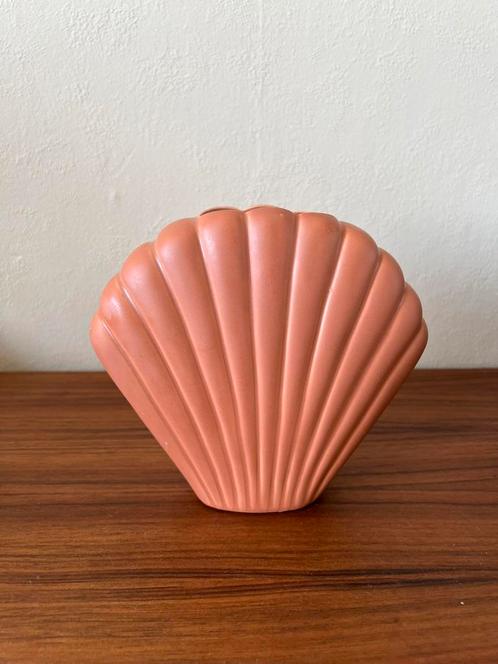 HK living vaas nieuw schelpvorm terracotta vintage retro, Huis en Inrichting, Woonaccessoires | Vazen, Nieuw, Minder dan 50 cm