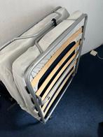 Inklapbaar logeerbed met lattenbodem en matras – op wieltjes, Gebruikt, Eenpersoons, Wit, 80 cm
