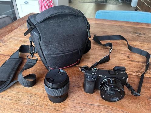 Sony a6400 + E PZ 16-50mm f/3.5-5.6 OSS + Sigma 56mm f/1.4, Audio, Tv en Foto, Fotocamera's Digitaal, Zo goed als nieuw, Spiegelreflex