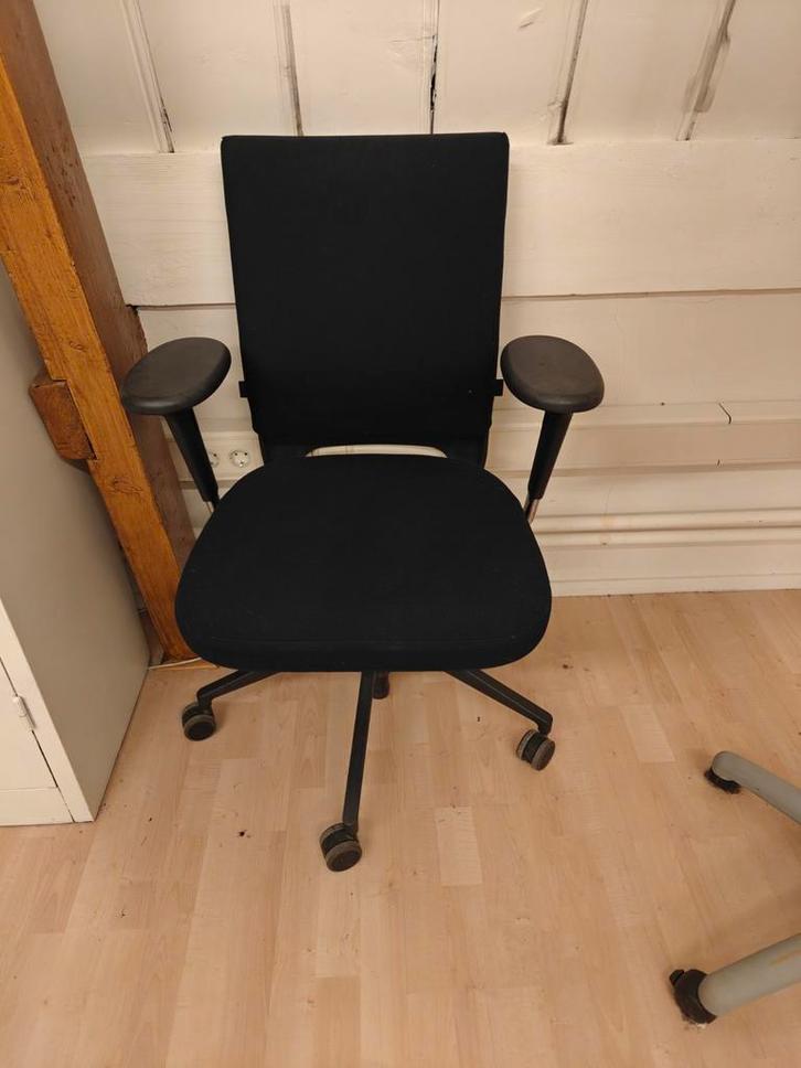 Vitra ID Soft Bureaustoel zwarte stof, Huis en Inrichting, Bureaustoelen, Gebruikt, Zwart, Ophalen