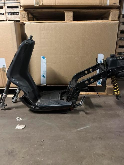 Piaggio typhoon frame, Fietsen en Brommers, Snorfietsen en Snorscooters, Gebruikt, Piaggio, Tweetakt, Ophalen of Verzenden