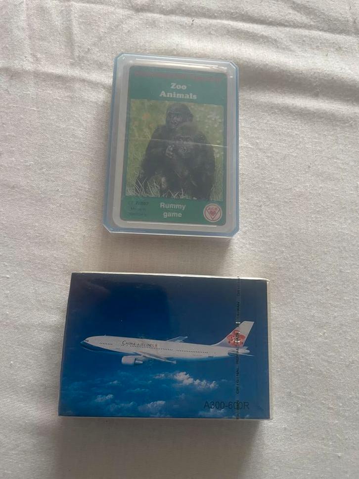 2 Nieuwe pakjes Speelkaarten / 1 Rummy en 1 China Airlines, Verzamelen, Speelkaarten, Jokers en Kwartetten, Nieuw, Speelkaart(en)
