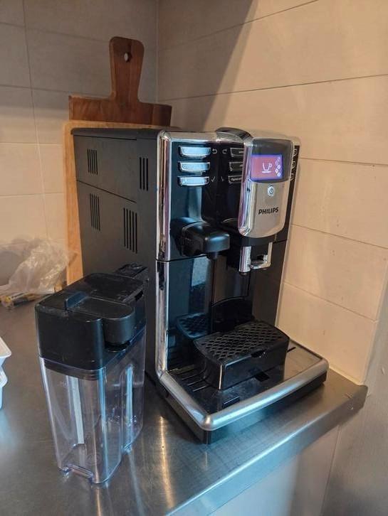 Philips EP5360, Witgoed en Apparatuur, Koffiezetapparaten, Gebruikt, Koffiebonen, Koffiemachine, 2 tot 4 kopjes, Stoompijpje, Ophalen