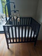 Prachtige zwarte box op wieltjes incl mobiel en matras, Kinderen en Baby's, Boxen, Ophalen, Zo goed als nieuw, Rond, Wieltjes