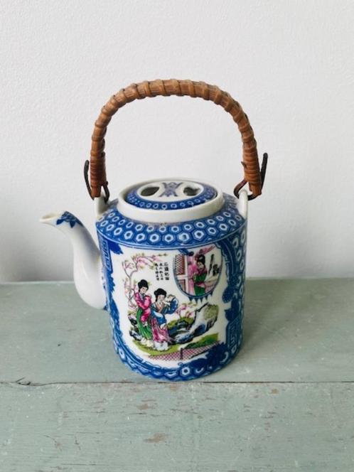 Vintage Japanse theepot met bamboe hengsel. Blauw. Japan, Antiek en Kunst, Antiek | Servies los, Ophalen