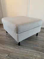 Grijze Hocker / Voetenbank / salontafel (dienblad erop), Ophalen, 50 tot 75 cm, Zo goed als nieuw, Rechthoekig