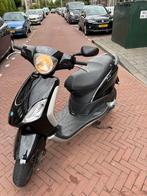 Piaggio fly 2010 4t met ontheffing, Fietsen en Brommers, Scooters | Piaggio, Gebruikt, Maximaal 45 km/u, Ophalen of Verzenden