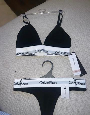 Calvin klein set beschikbaar voor biedingen