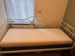 Wit metalen bedframe met lattenbodem, Huis en Inrichting, Slaapkamer | Bedden, Ophalen, 90 cm, Eenpersoons, Wit