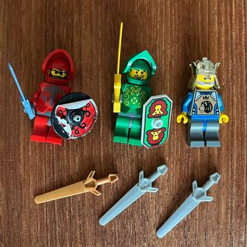Vintage Lego poppetjes figuren ridders beschikbaar voor biedingen