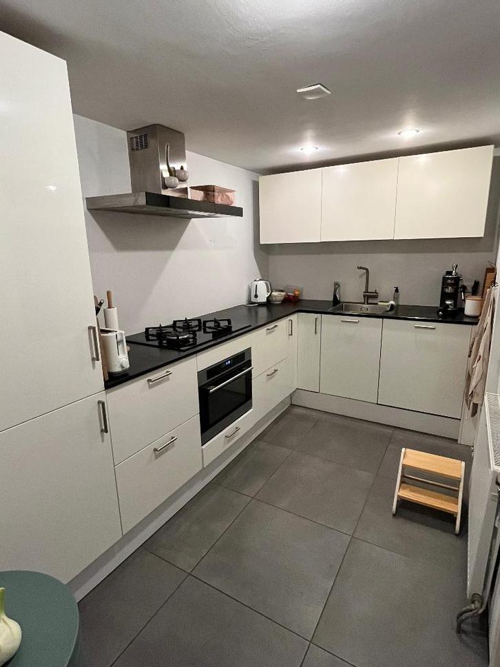 Complete keuken incl. apparatuur, Huis en Inrichting, Keuken | Complete keukens, Zo goed als nieuw, Hoekkeuken, Crème, Composiet