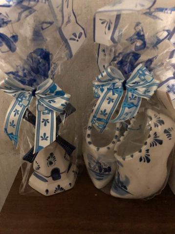 Delfts Blauw Souvenir Set - Molen & Klompen beschikbaar voor biedingen