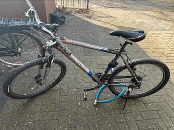 In goede staat Trek mountainbike met 26 inch banden. beschikbaar voor biedingen